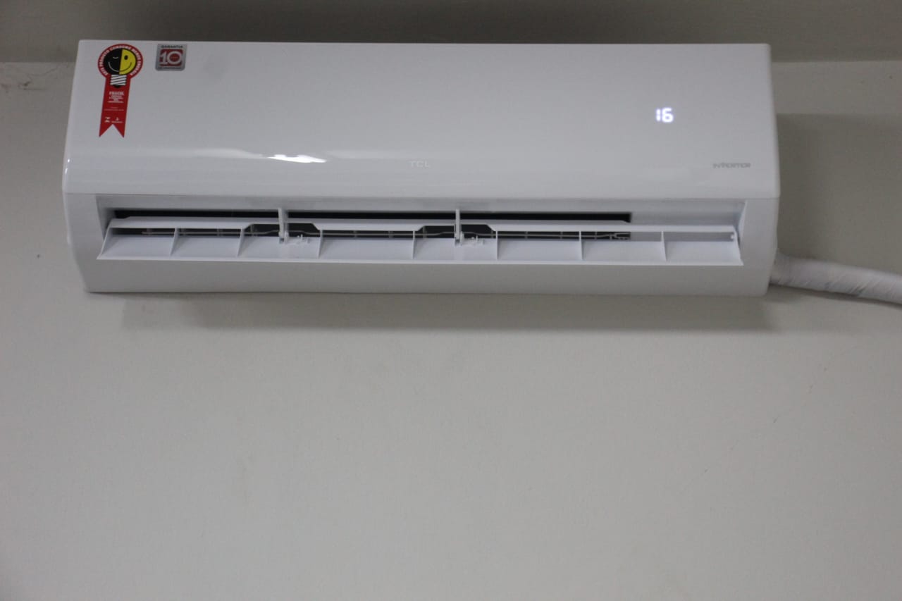 Ar-condicionado instalado e já em funcionamento em sala de aula da EMEF Vereador Antônio Jarbas Beraldo